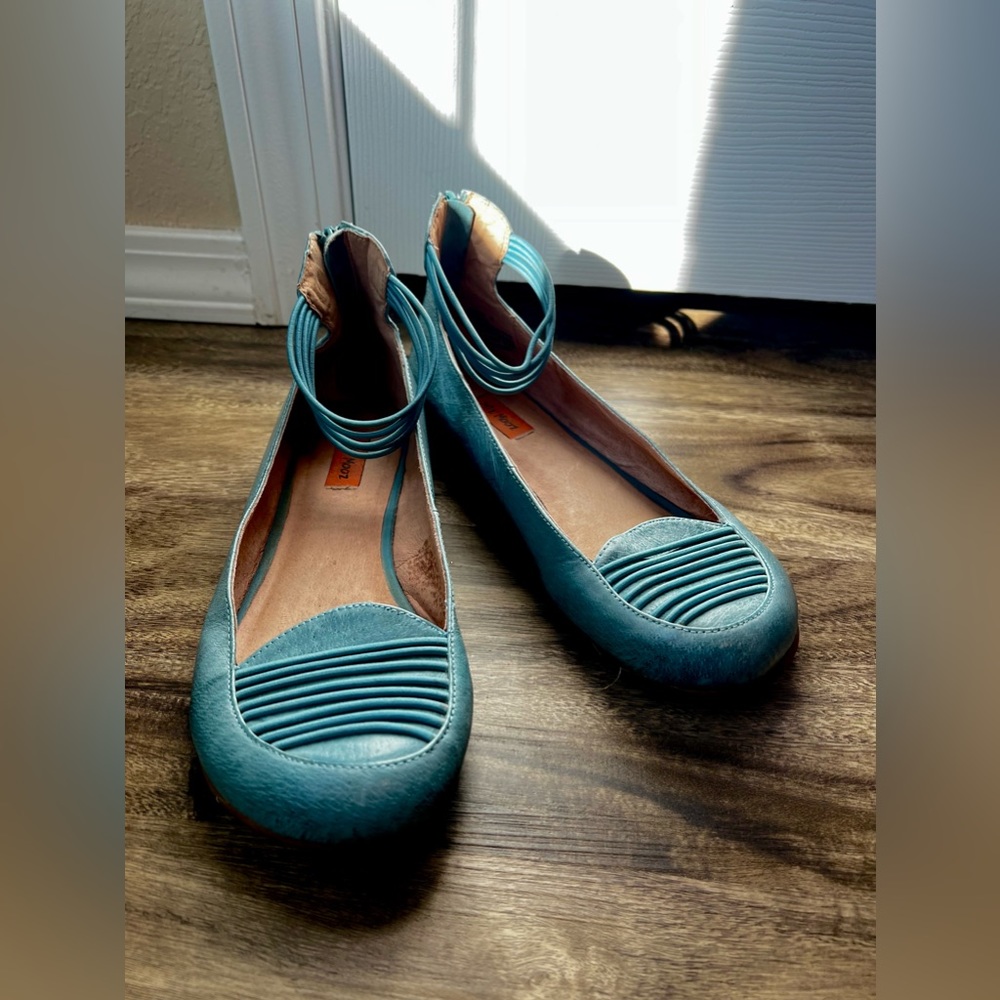 Miz Mooz derby flats